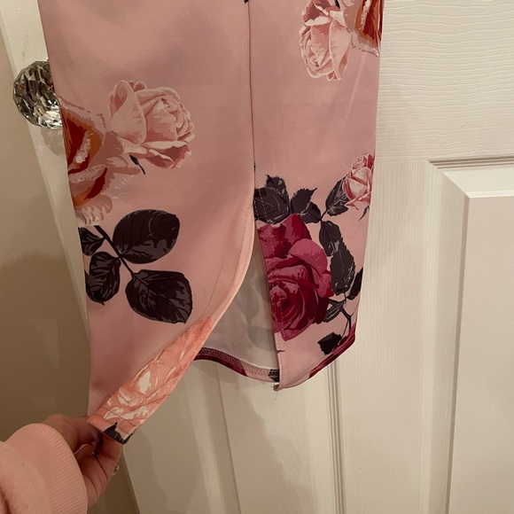 Pretty little thing classic floral dress- brand new with tags, never worn - Picture 2 of 6